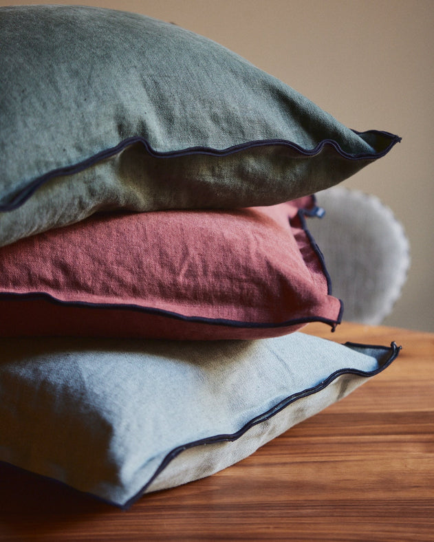 Housse de coussin Maya bourdon noir