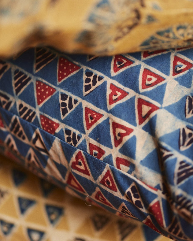 Coussin coloré en coton avec des imprimés géométrques