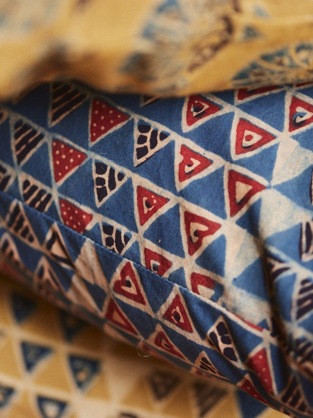 Coussin coloré en coton avec des imprimés géométrques