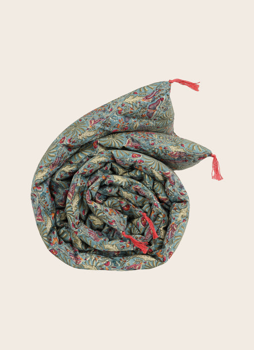 Linge de lit bleu : dessus de lit avec des imprimés végétaux