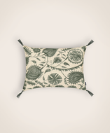 Housse de coussin en coton brodé inspirée de l'art du suzani couleur Cyprès