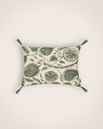 Housse de coussin en coton brodé inspirée de l'art du suzani couleur Cyprès