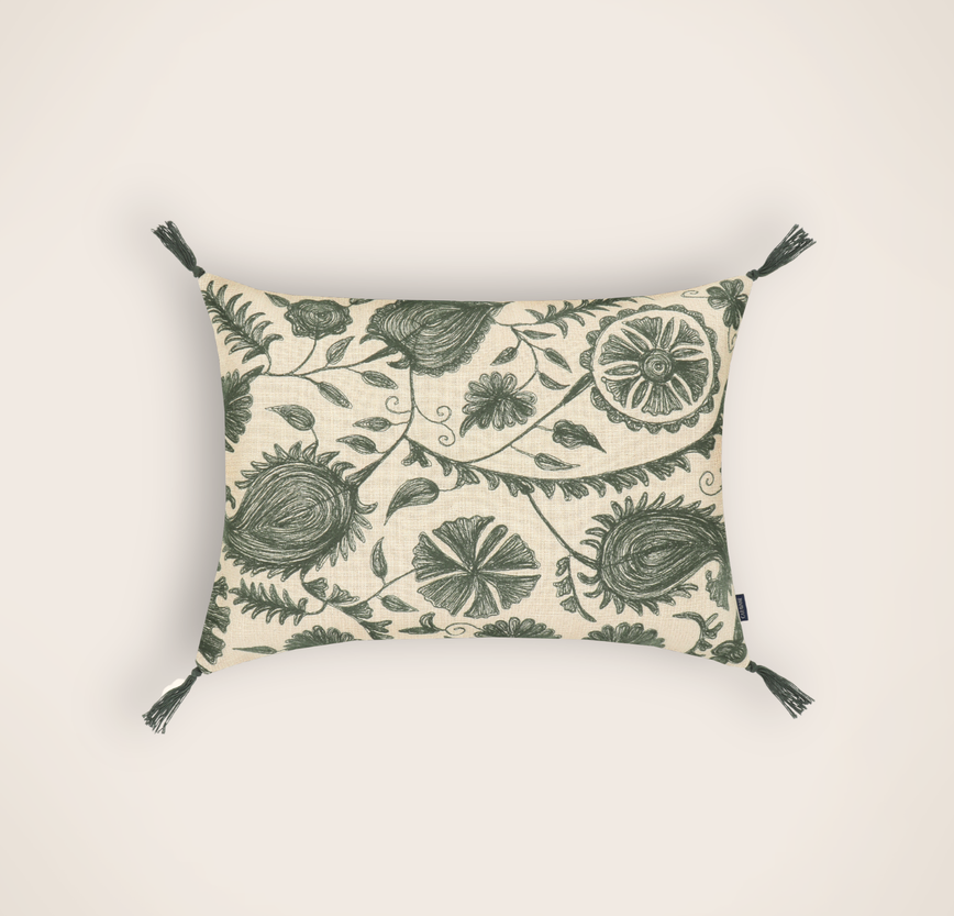 Housse de coussin en coton brodé inspirée de l'art du suzani couleur Cyprès