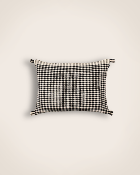 Houndstooth cushion cover