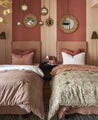 linge de lit pour chambre d'enfants rose