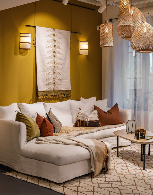 Applique en bambou de couleur noire à accrocher au mur