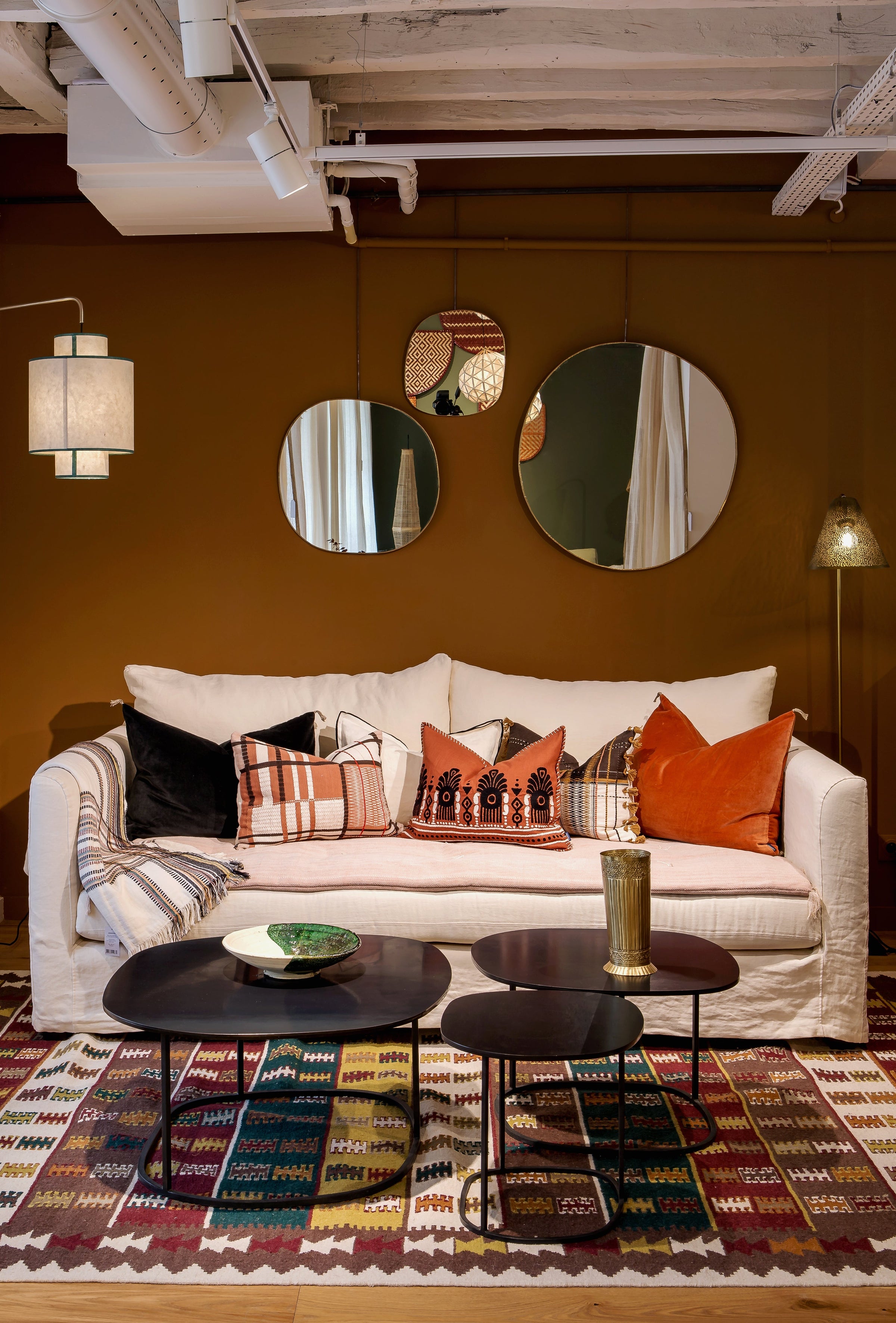 Ensemble de trois miroirs muraux dorés en laiton Ame