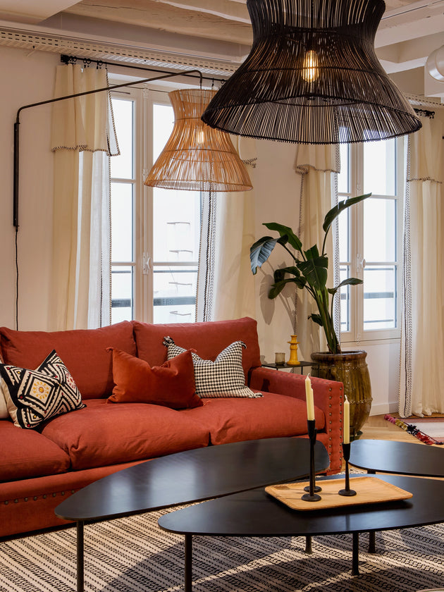 Suspensions Halo longilignes et voluptueuses en rotin noir et naturel