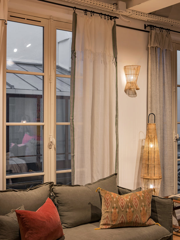 Sivi Curtain