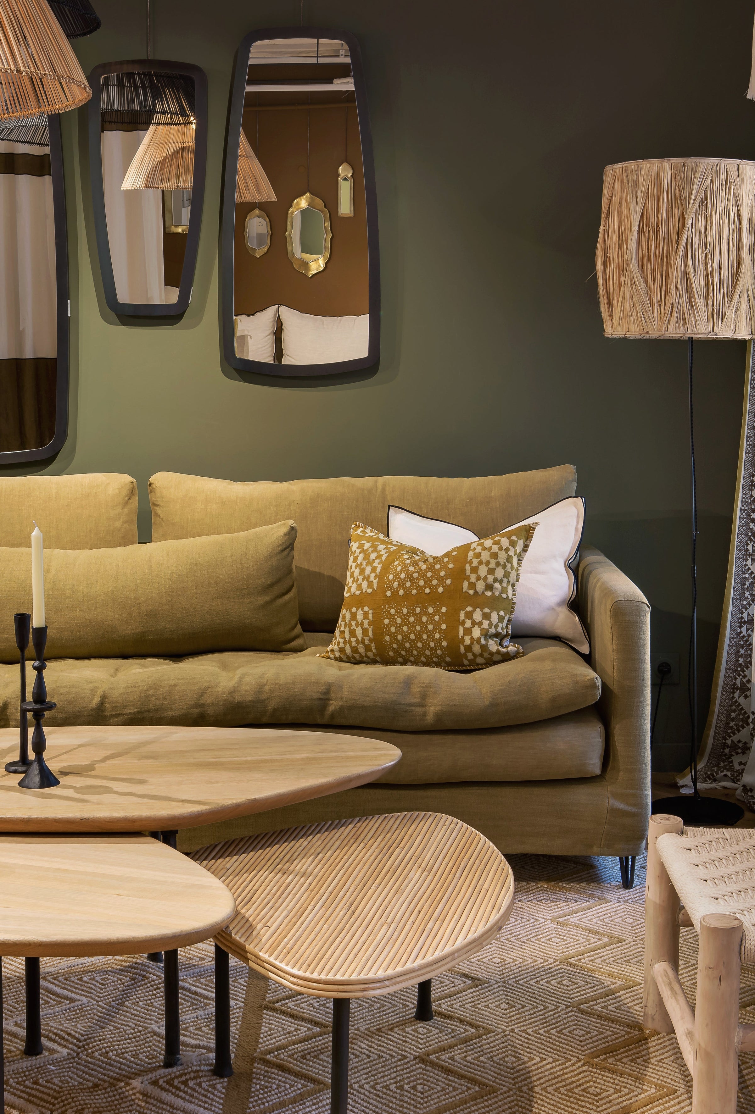 Pied de lampadaire pour salon fin en acier brut noir