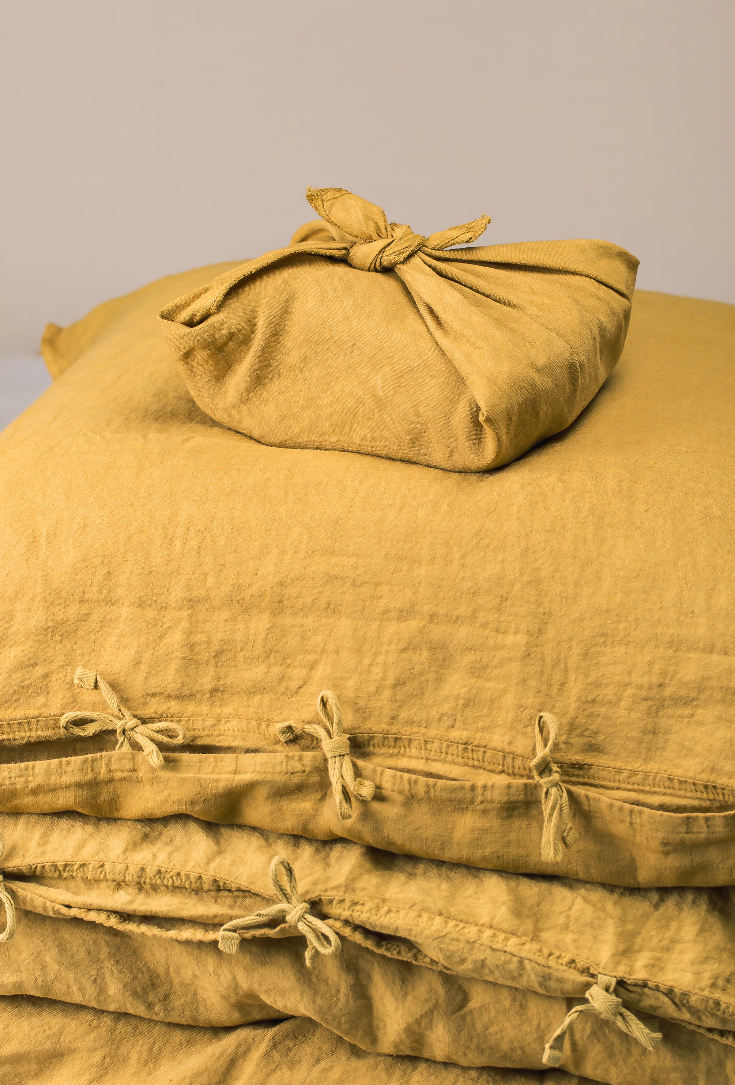 Selena bedding set - Turmeric