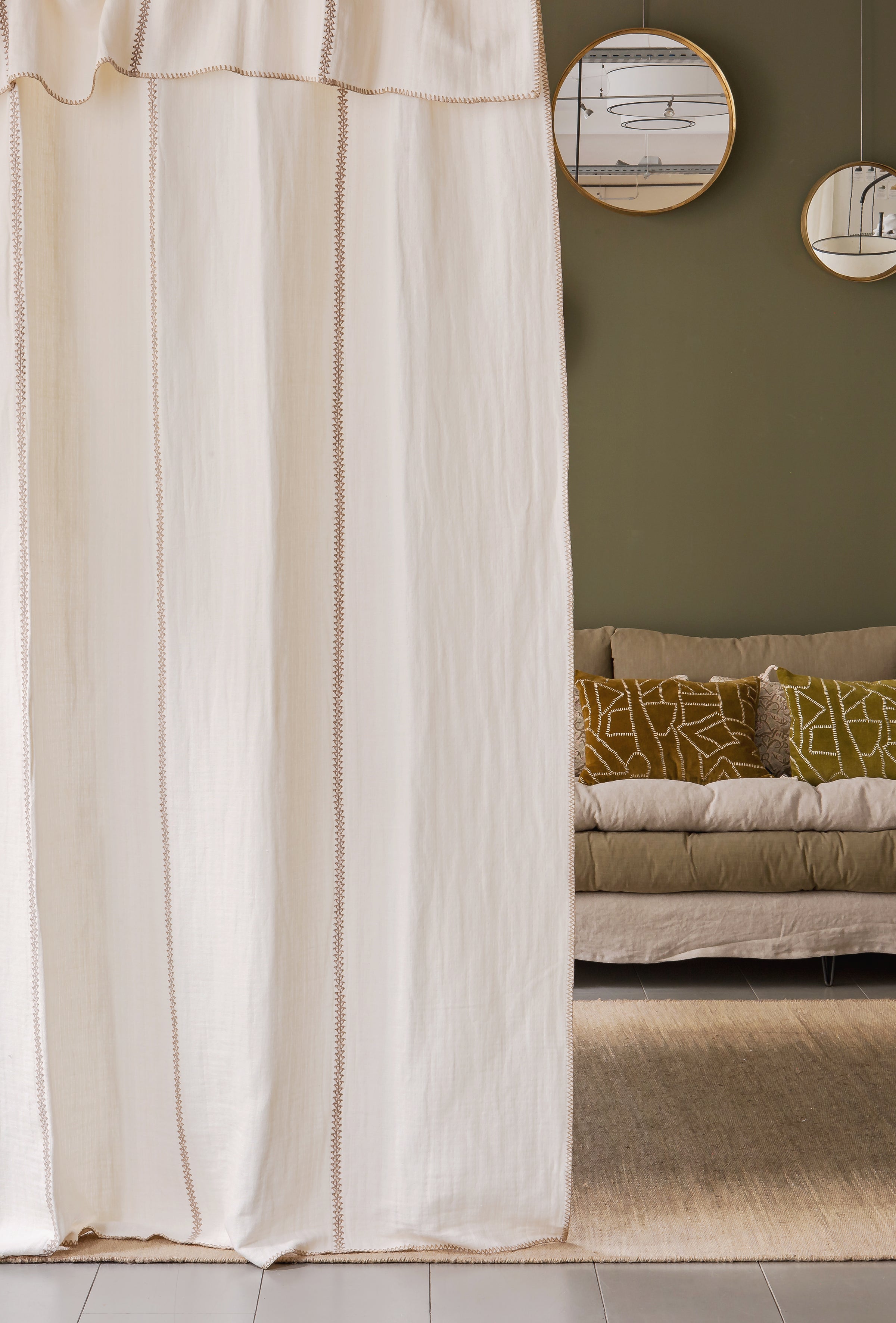 Zarif bedspread