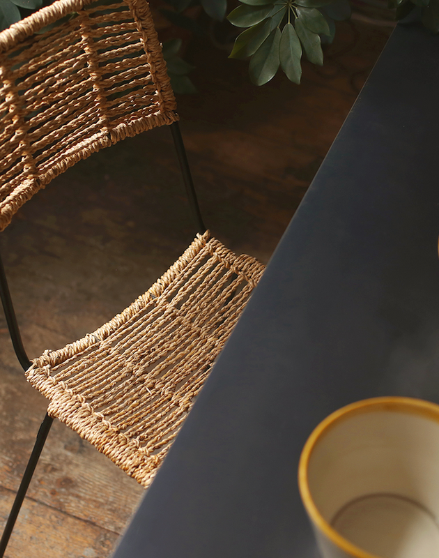 Chaise contemporaine en fibre végétale 
