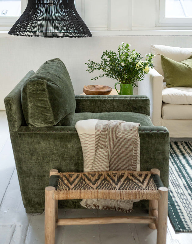 Petit banc tressé pour une touche de naturel dans votre intérieur