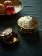 Boite dorée en laiton pour ranger vos bijoux