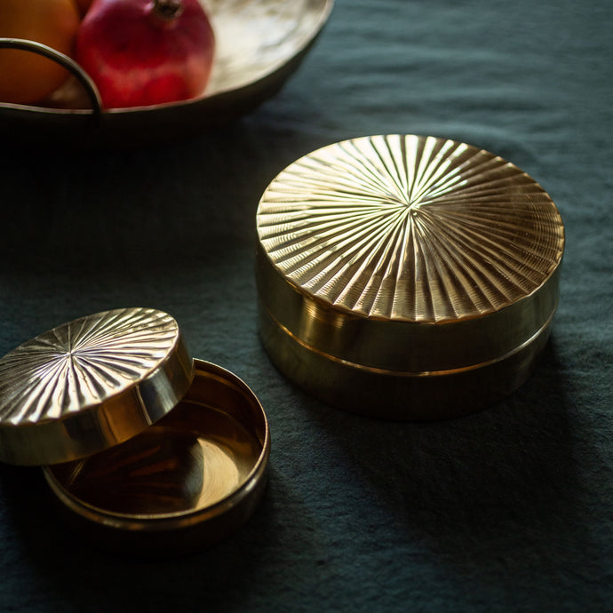 Boite dorée en laiton pour ranger vos bijoux