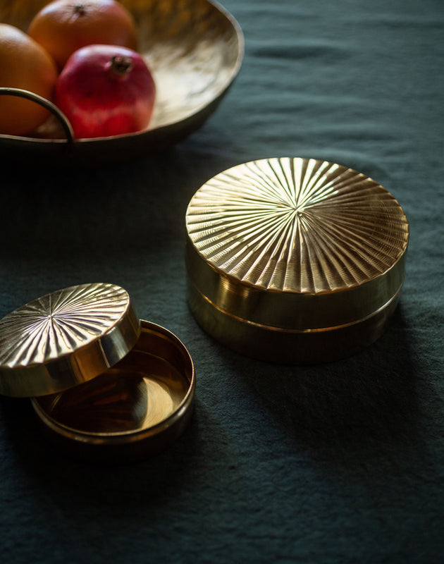 Boite dorée en laiton pour ranger vos bijoux