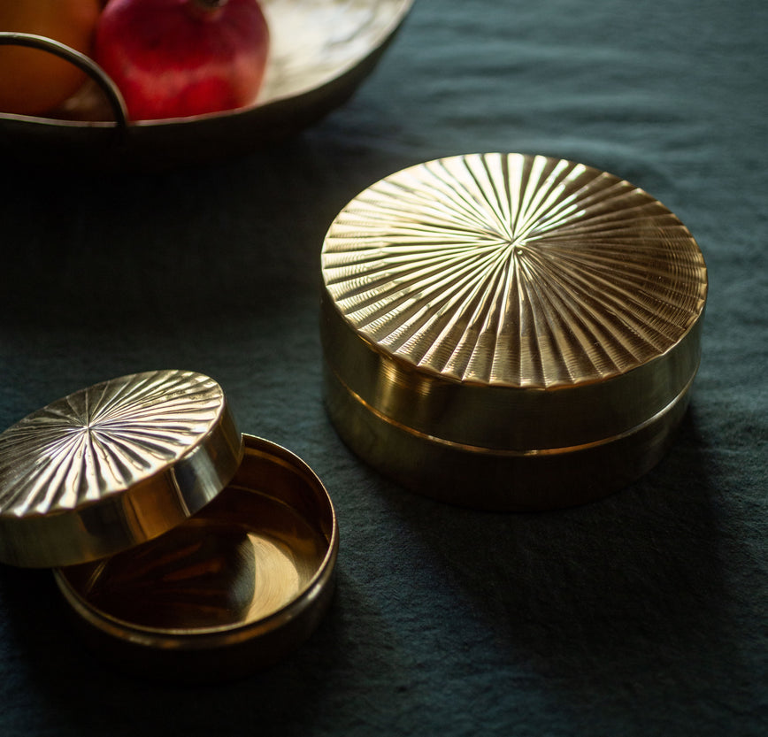 Boite dorée en laiton pour ranger vos bijoux