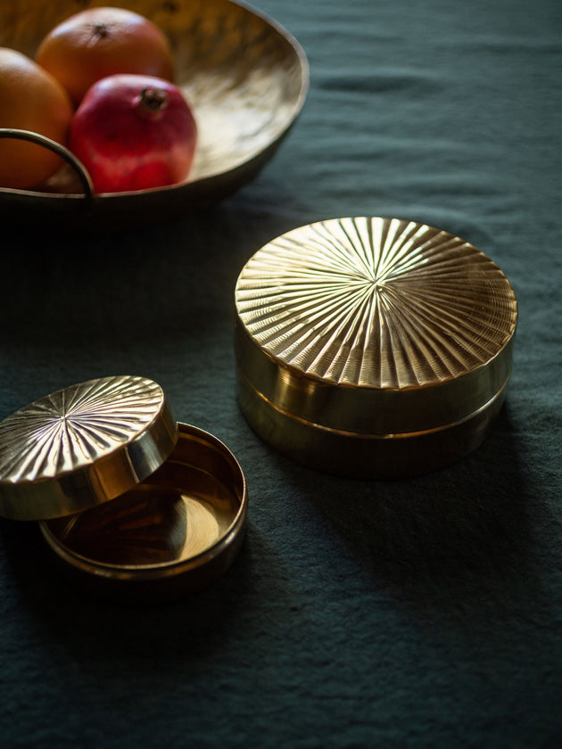 Boite dorée en laiton pour ranger vos bijoux