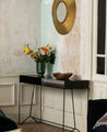 Console en acier brut noir pour la chambre