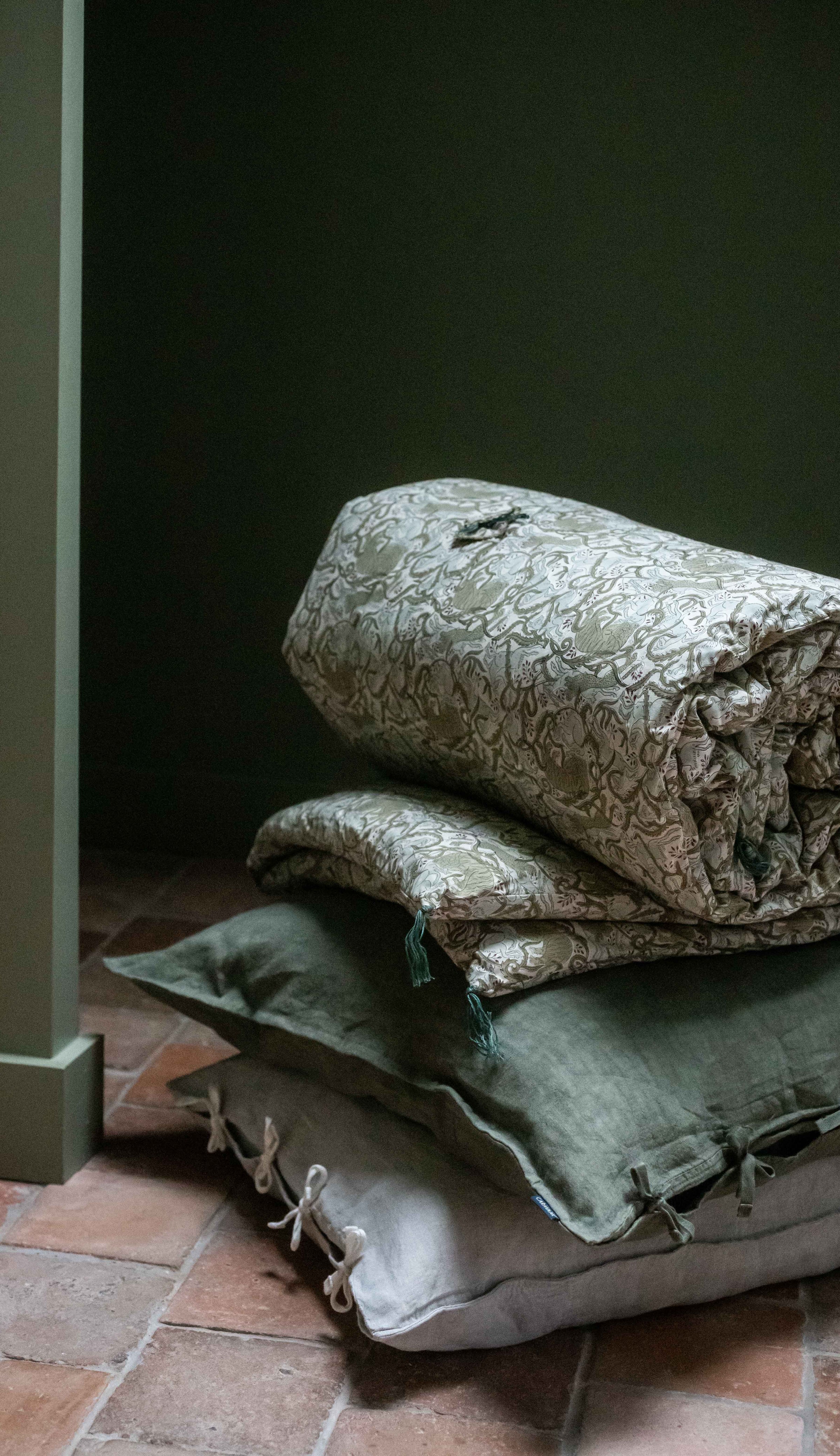 Courtepointe Letho en coton et microfibre à motifs oniriques