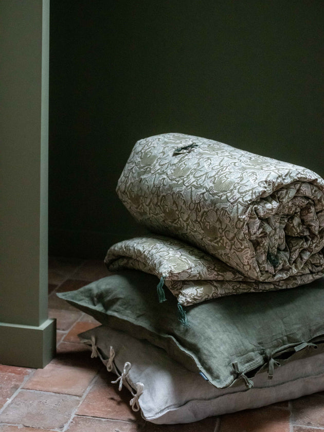 Courtepointe Letho en coton et microfibre à motifs oniriques