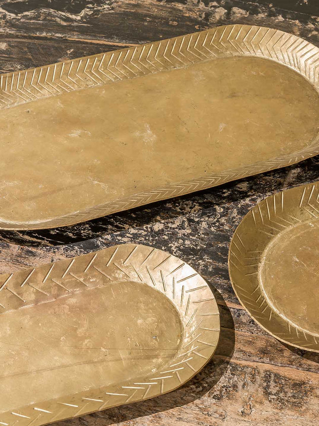 Plateaux Dana en laiton doré et leurs motifs en épis gravés à la main
