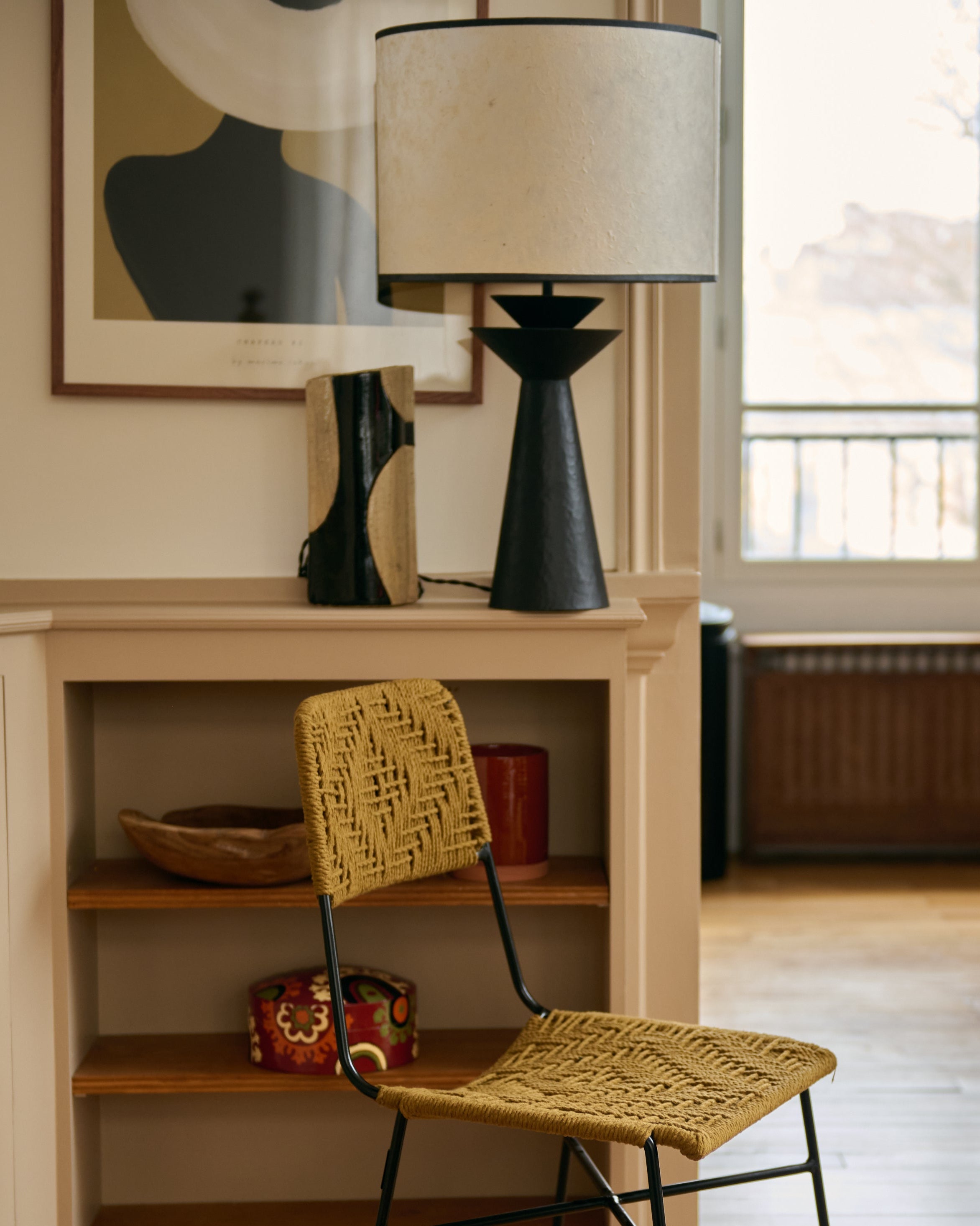 Chaise haute en coton tressé et pieds en fer dans le coloris Havane