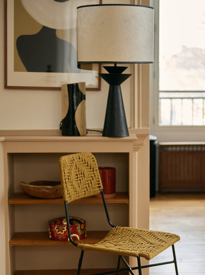 Chaise haute en coton tressé et pieds en fer dans le coloris Havane