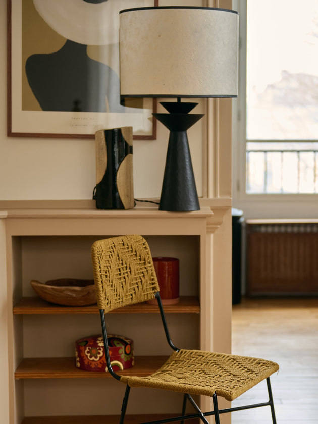 Chaise haute en coton tressé et pieds en fer dans le coloris Havane