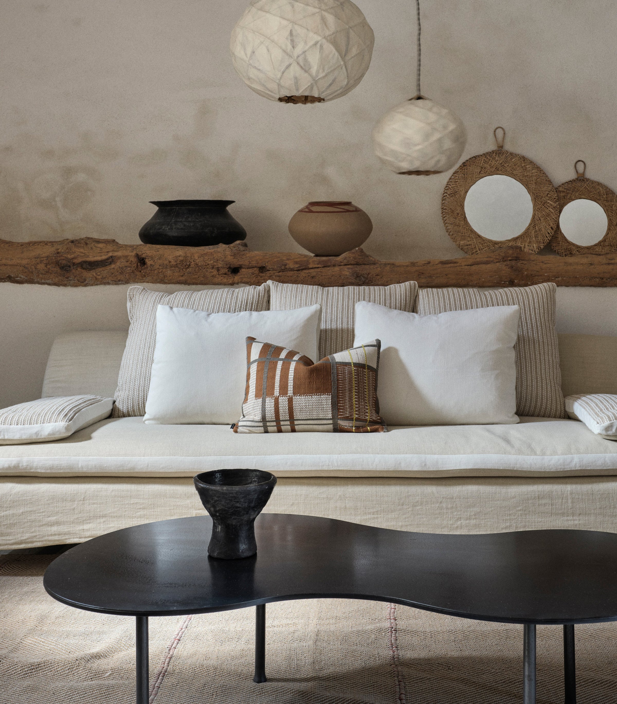 Niski coffee table