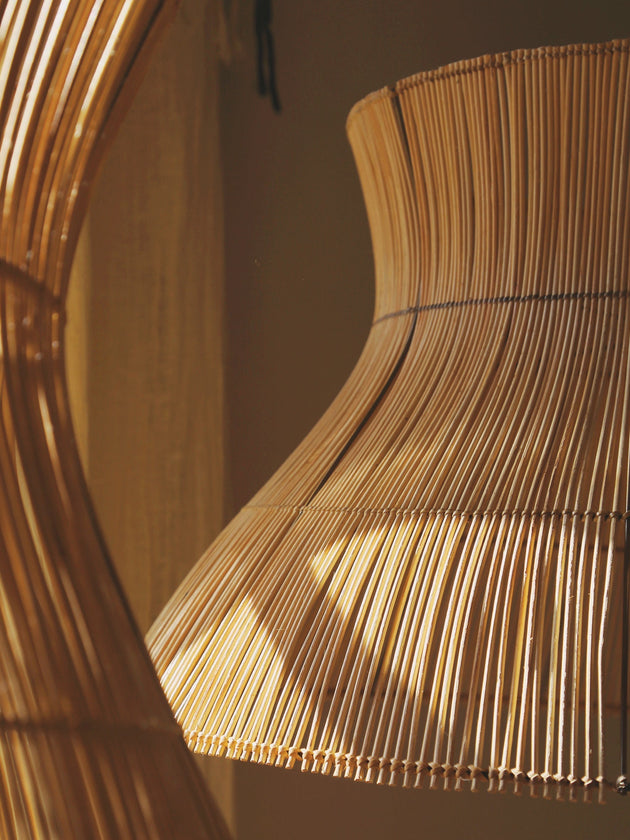 Suspension Halo en rotin aux finitions naturelles et organiques