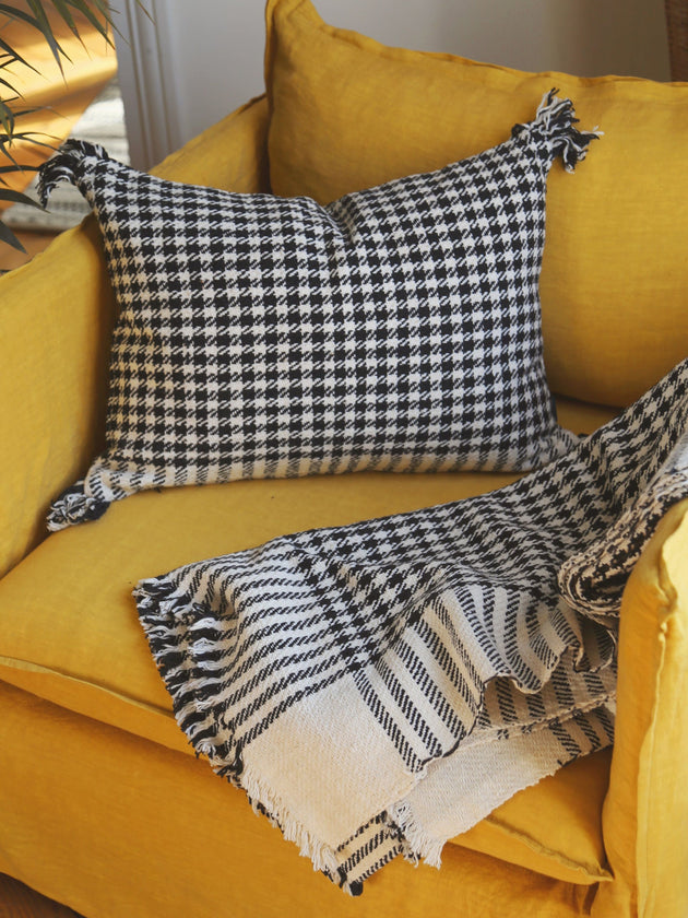 Houndstooth cushion cover