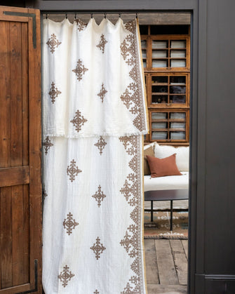 Dafi Curtain