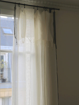Sivi Curtain