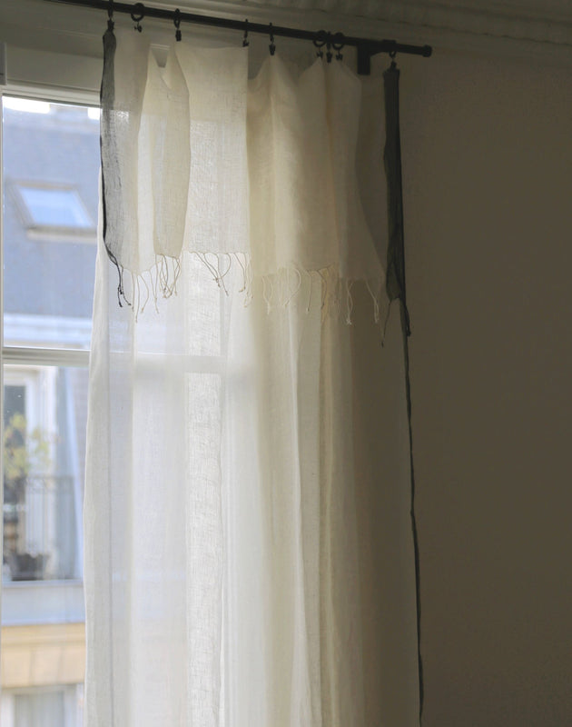 Sivi Curtain