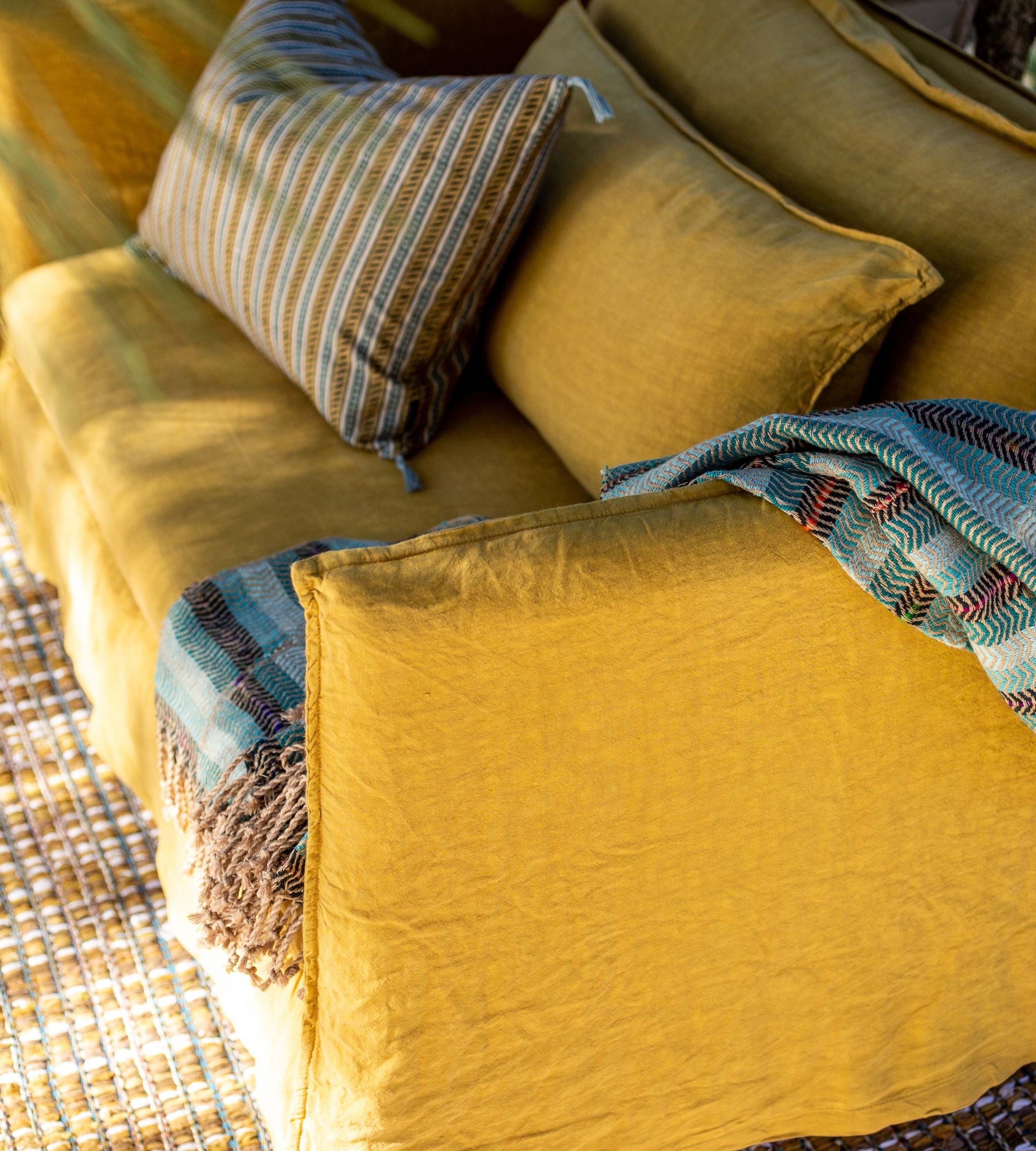 Holi Loveseat 