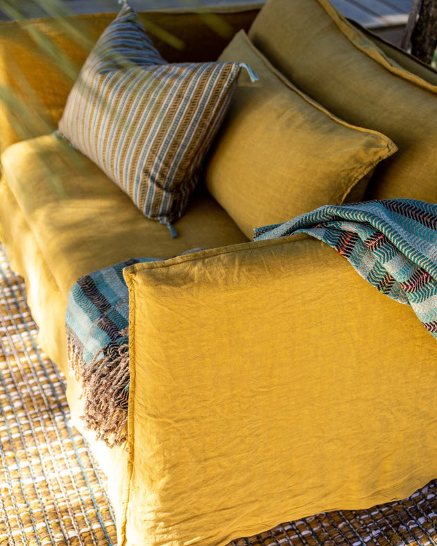 Holi Loveseat 
