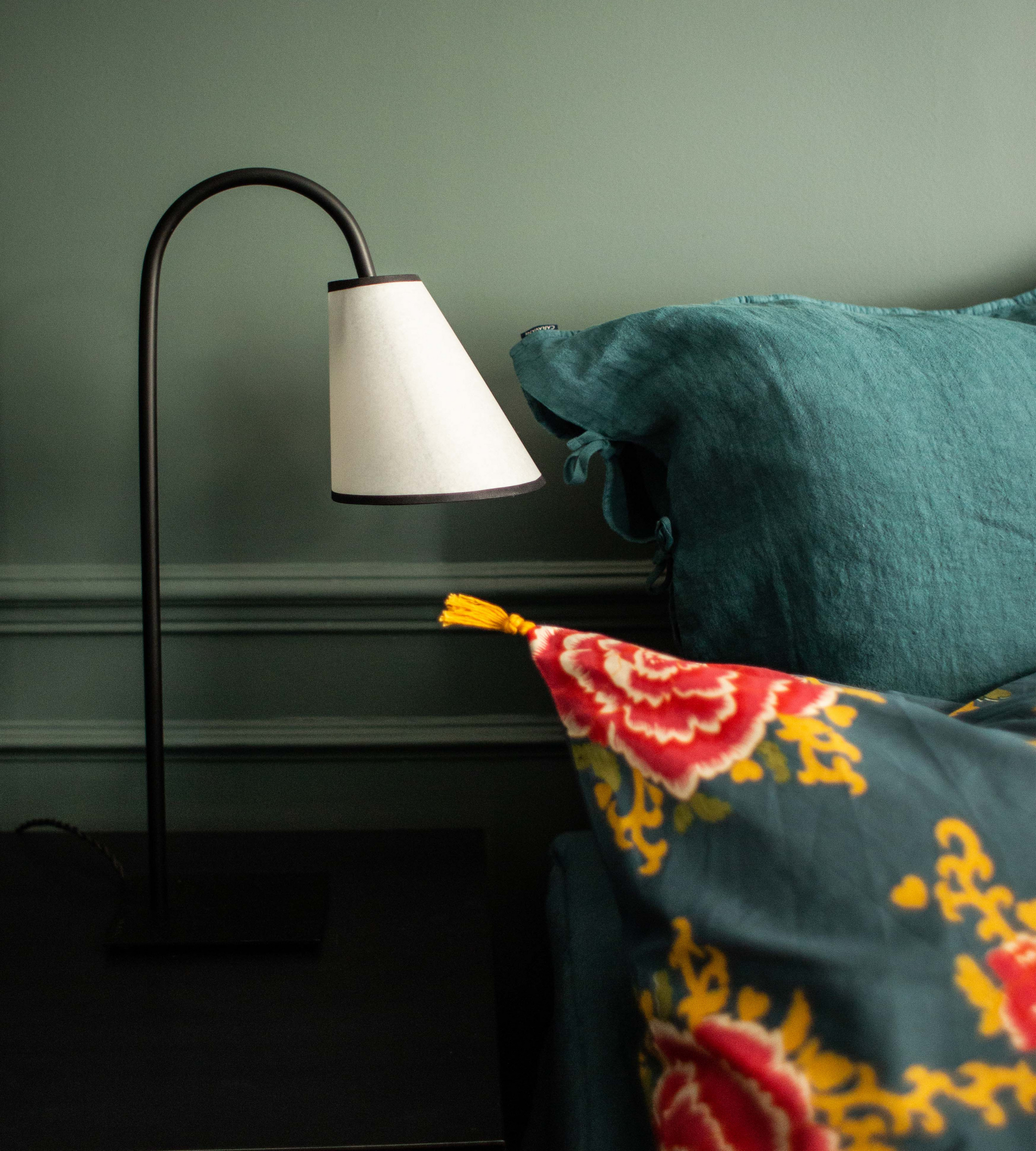 Luminaire : lampe à poser noire et blanche pour votre bureau