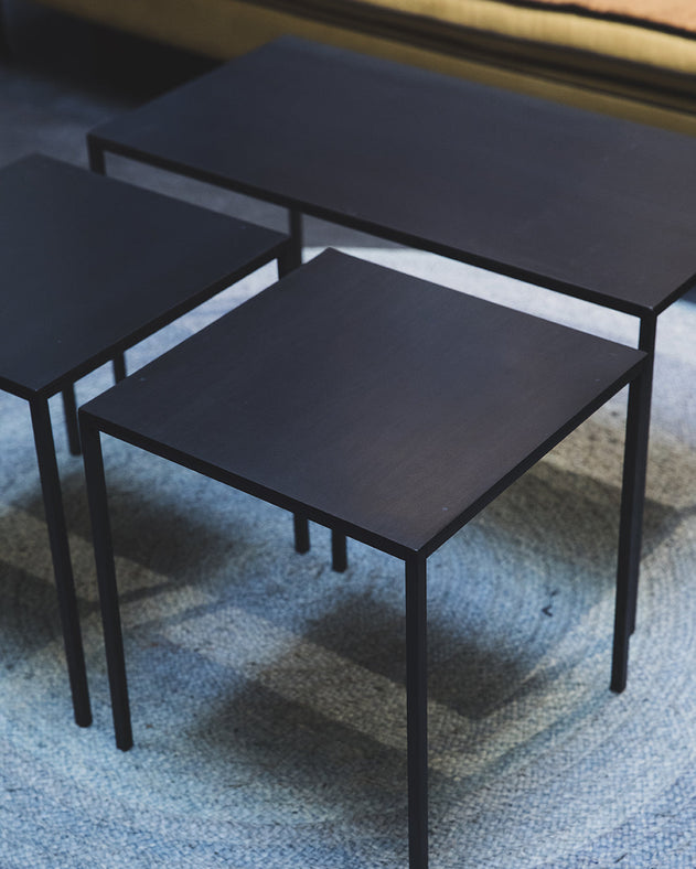 Tables basses rectangulaires en acier brut noir
