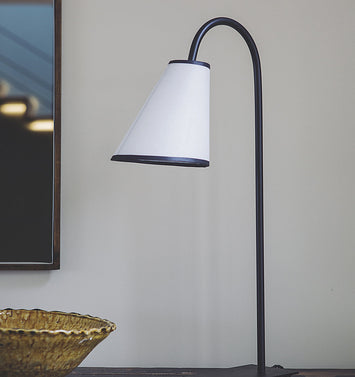 Luminaire : lampe à poser noire et blanche pour votre bureau