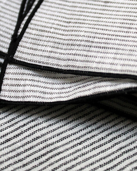 Détail des motifs de la nappe en lin Fil à Fil