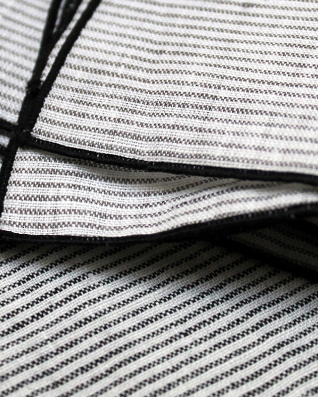 Détail des motifs de la nappe en lin Fil à Fil