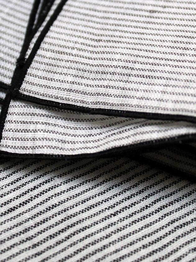 Détail des motifs de la nappe en lin Fil à Fil