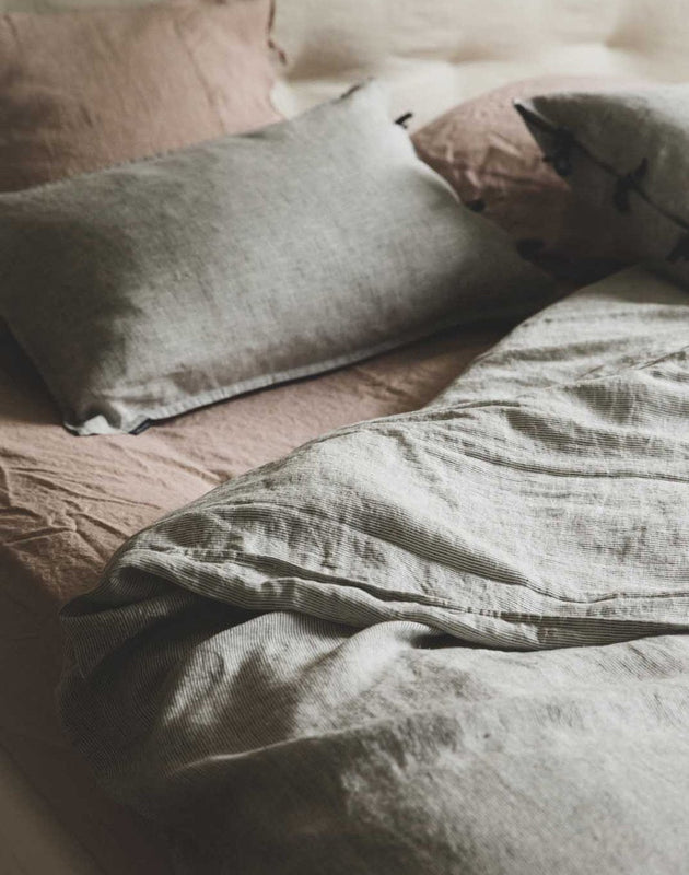 Linge de lit en lin lavé gris et rose
