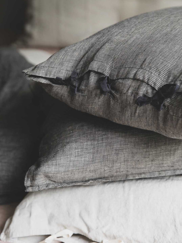 Set de 2 taies d'oreiller en lin Fil à fil avec nouettes 