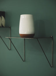 Etagère en acier brut noir à accrocher au mur