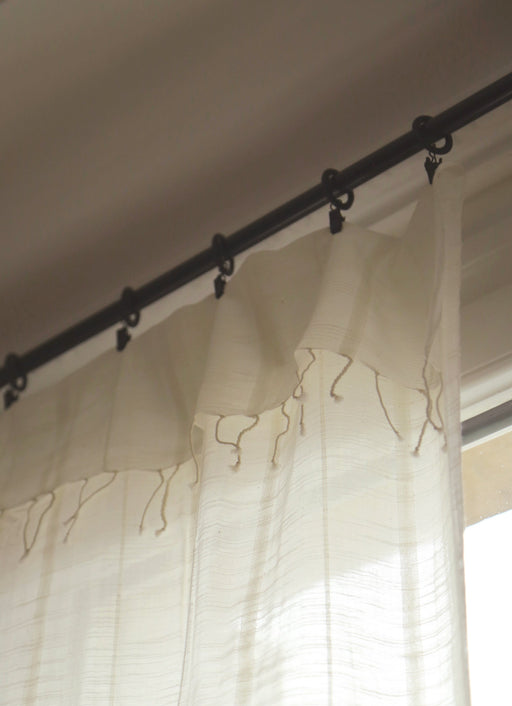 Le rideau blanc cassé Jari en khadi de coton et ses délicates franges - Caravane
