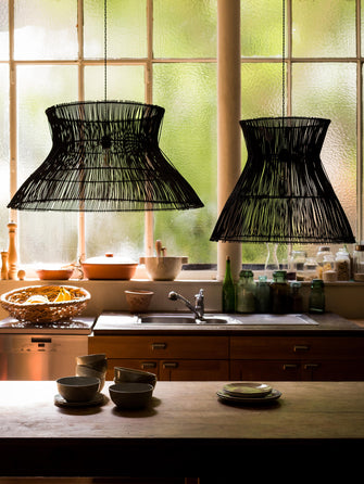Grande suspension en rotin noir Halo