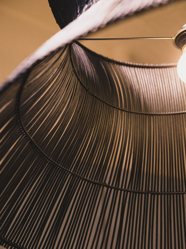 Détail du rotin de la suspension Halo noire